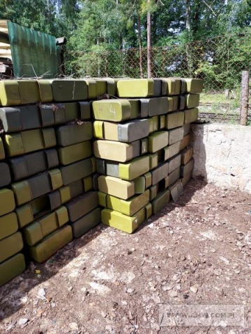 Futerały i puszki - pakiet zawierający 4 poz. asort. (wg oddzielnego wykazu), w tym m.in.: futerały metalowe do ładunków i puszki blaszane tłoczone itp. 